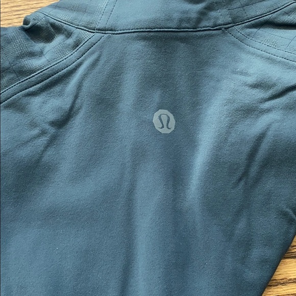 Lululemon Men’s Jacket - size M - Picture 3 of 3
